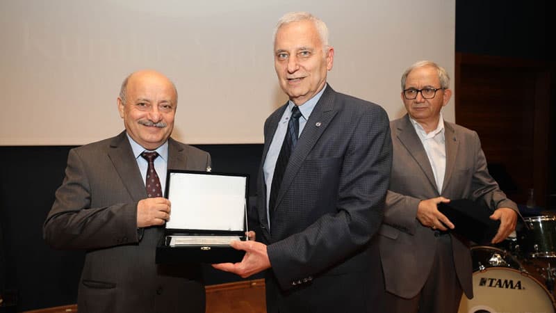 İzmir Yaşar Universitetinin professoru: "Azərbaycanlı məktəblilərin də Beynəlxalq Riyaziyyat Olimpiadasında qızıl medal ala biləcəklərinə inanıram " (FOTO)