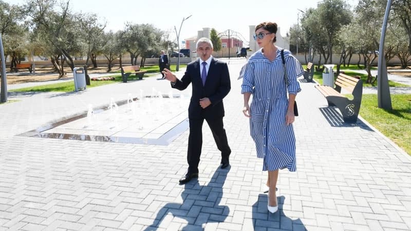 Mehriban Əliyeva yeni yaradılan istirahət parkı ilə tanış oldu (FOTOLAR)