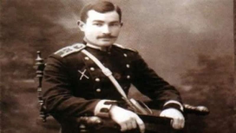 Almanların atəşfəşanlıqla dəfn etdiyi azərbaycanlı təyyarəçi