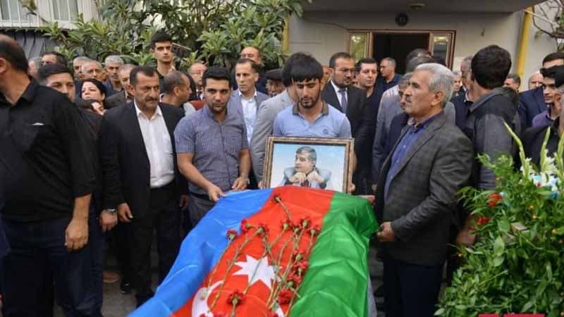 Vurğun Əyyubun vəsiyyəti ilə dəfnində "Ruhani" çalındı (VİDEO)