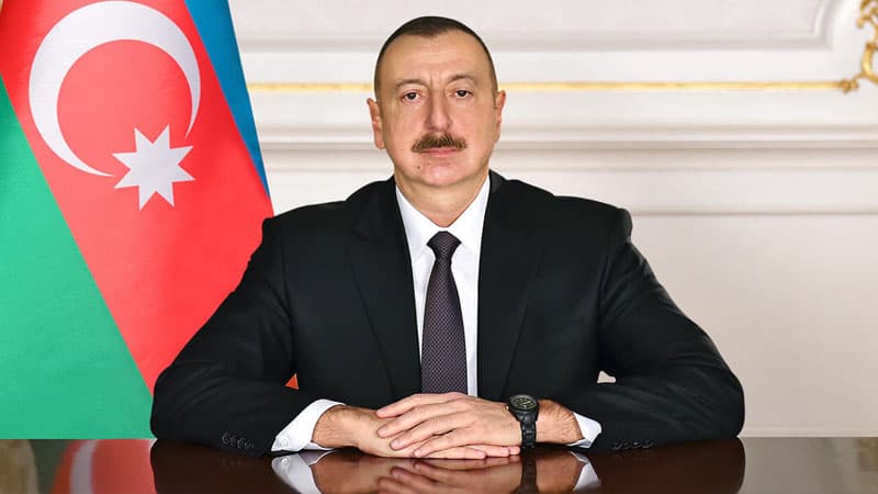 İlham Əliyev Emmanuel Makrona başsağlığı verib