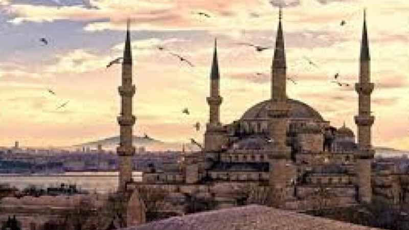 Zəlzələ İstanbulda məscidi belə uçurdu (VİDEO)
