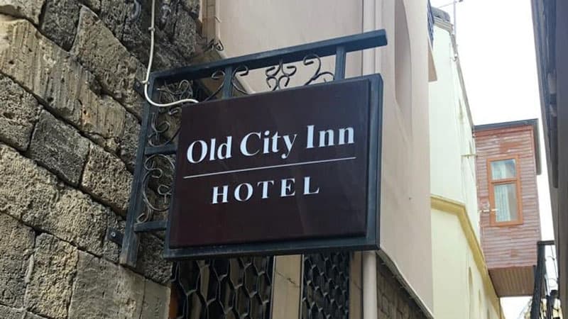 Bakıda “Old City Inn” hotelini seçən rusiyalı turist xoşagəlməz hallarla qarşılaşıb (FOTOLAR)