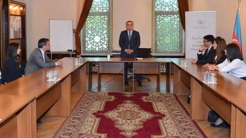 Min manatdan çox maaş alan müəllimlərin sayı açıqlandı