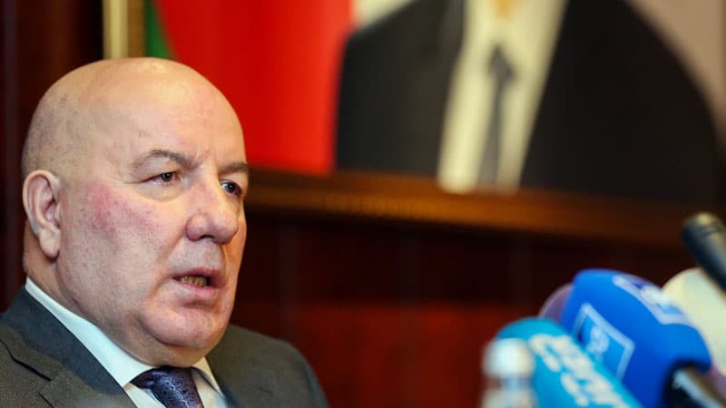 Elman Rüstəmova orden verildi