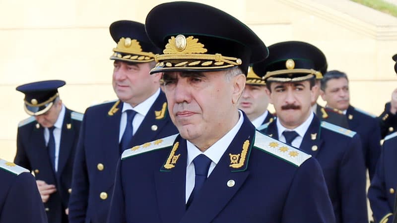 Zakir Qaralov 300 min borcu olan deputatdan danışdı