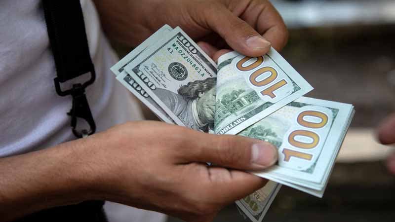 Miqrantlar Rusiyadan Azərbaycana 400 milyon dollardan çox pul köçürdü