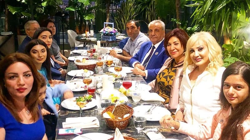 Tağı Əhmədov nəvəsinə ad günü keçirdi (FOTO)
