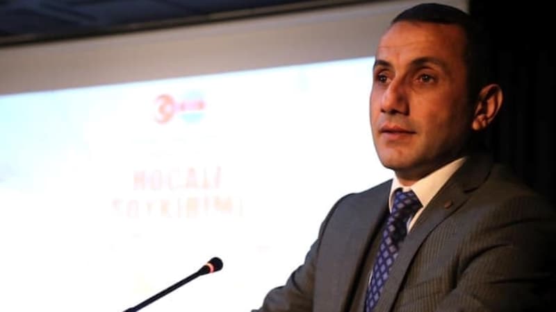 10 yaşlı saytın rəhbəri Əlişir Əhəd: “Saatlarla internet klublarda oturub, sayt yeniləyirdik”