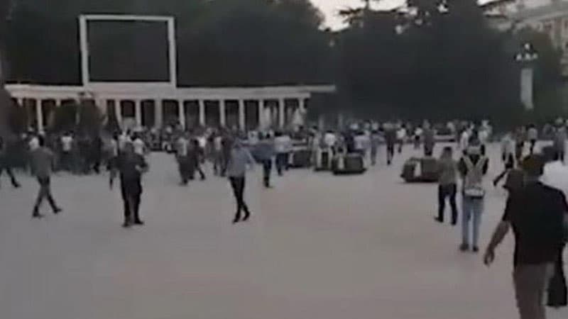 Yüz il qabaq seçki hüququ qazanan qadın niyə radikal dindarlara qoşulsun ki?!