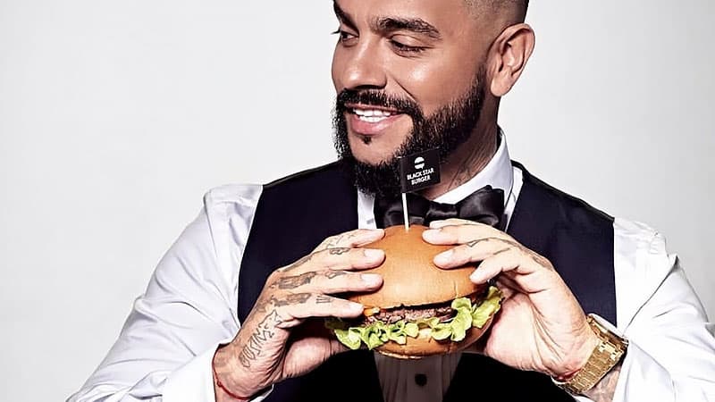Timati bulvarda 1000 ədəd burger paylayacaq - “Black Star”ın rəsmi açılışında