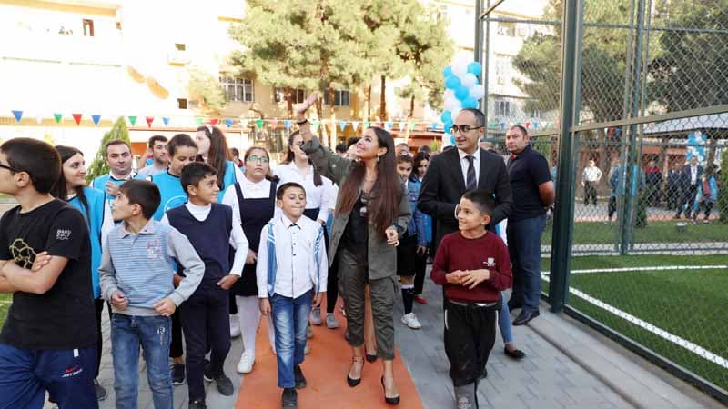 Leyla Əliyeva növbəti həyətin açılışında (FOTO)