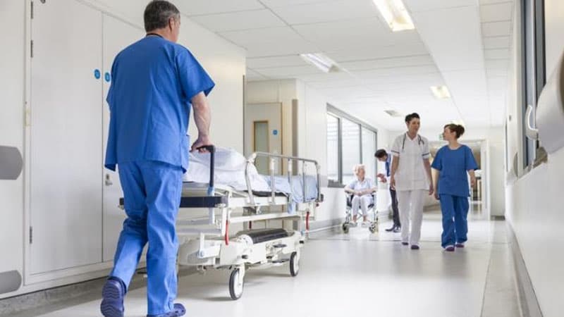 Bakıda klinikada 37 yaşlı qadın estetik əməliyyat zamanı öldü