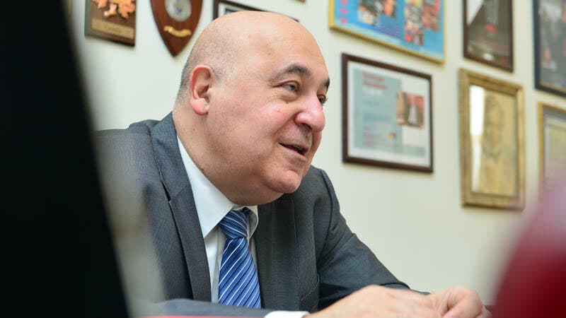 Xalq yazıçısı: "Xəbər yollayırdılar ki, ona deyin, qoyunlarını otarsın” (MÜSAHİBƏ)