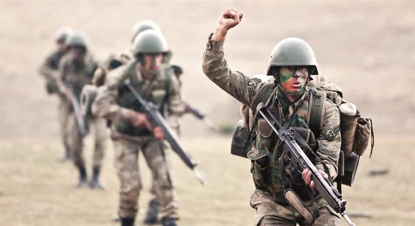 Türk əsgərlərin arasına girməyə çalışan iki PKK-çı belə öldürüldü (VİDEO)