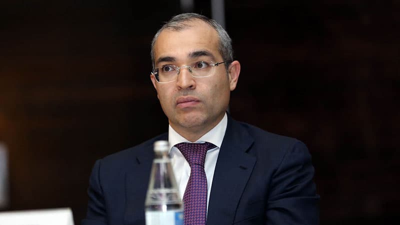 Baş nazir yeni İqtisadiyyat nazirini kollektivə təqdim etdi