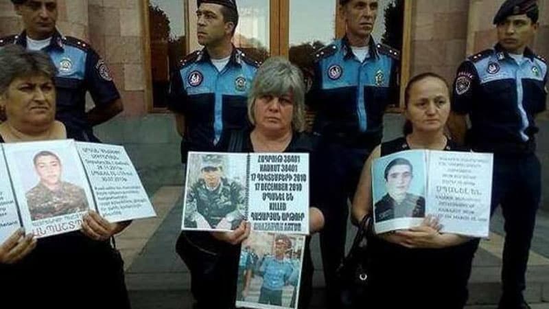 Ermənistanda kişi qıtlığı: orduya qadınlar aparılır (ŞƏRH)