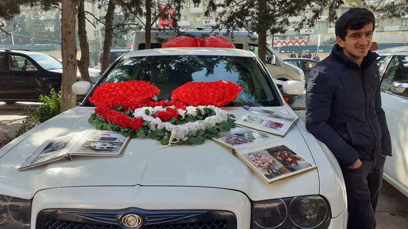 “Gəlin-bəy maşını" bazarından reportaj: Bəydə pul yox, gəlin isə...