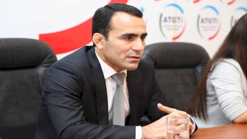 Namiq Abdullayevdən aparıcını döyən qardaşı haqda açıqlama