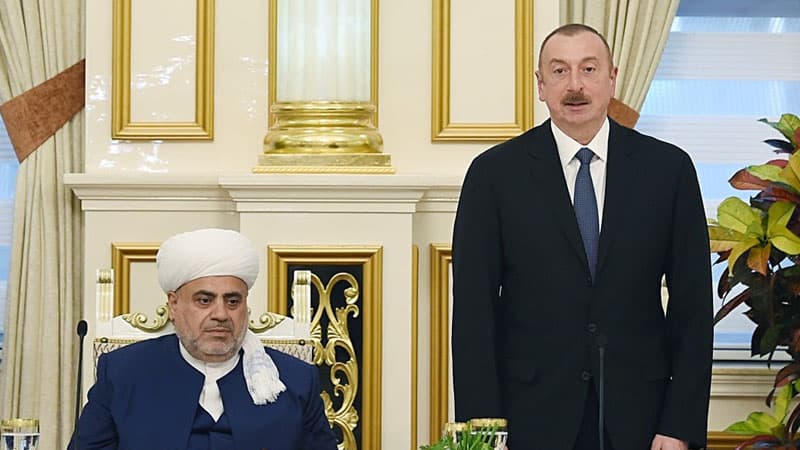 Prezident şeyxə “Heydər Əliyev” ordenini təqdim etdi