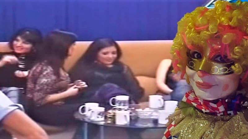 "Qəfəs"in məşhur siması restoranlarda klounluq edir (VİDEO)