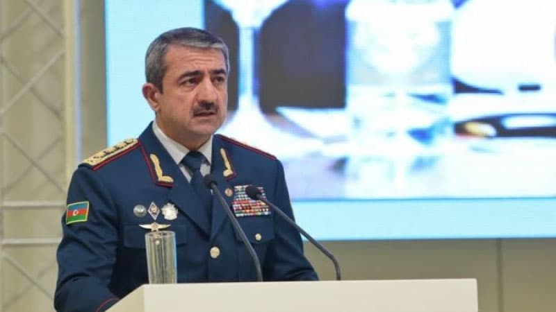 General müşavirə zamanı rəisi işdən çıxardı