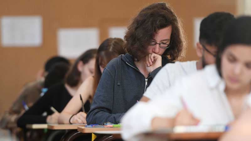 Bakıdakı bu universitetlərin bölgələrə köçürülməsi müzakirə olunur