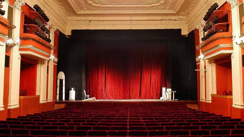 Azərbaycanlı rejissor Gürcüstan teatrında yeni tamaşa səhnələşdirdi
