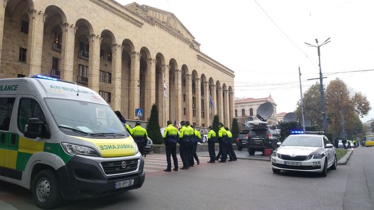 Tbilisidə parlament binası qarşısında aksiya bərpa edildi
