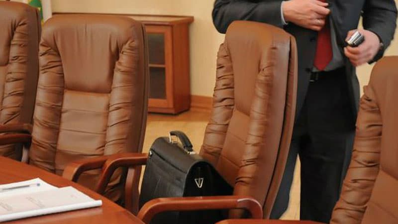 Daha bir vəzifəli şəxs işdən çıxarıldı