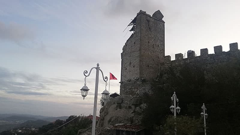 Zəlzələ 500 illik Preza qalasını dağıtdı