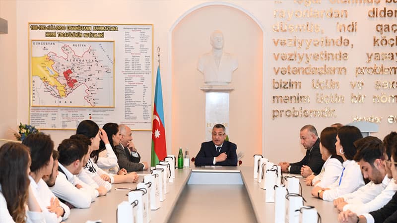 Dövlət Komitəsinin sədri gənc könüllüləri təbrik etdi (FOTO)