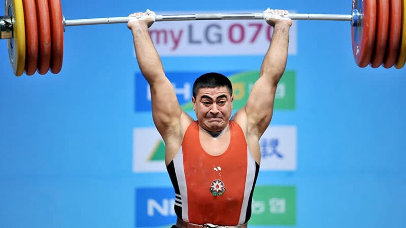 Nizami Paşayev 10 ildən sonra üçqat dünya çempionu adını qazandı