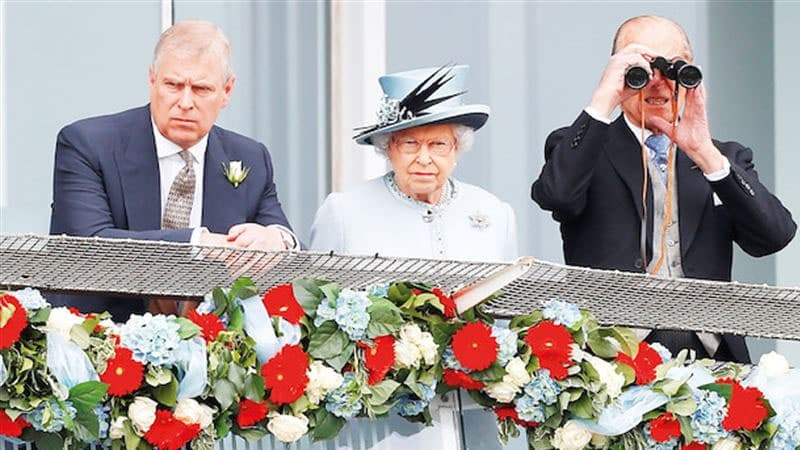 Şahzadə Endryu: Britaniya kral ailəsinin başı bəlalı oğlu