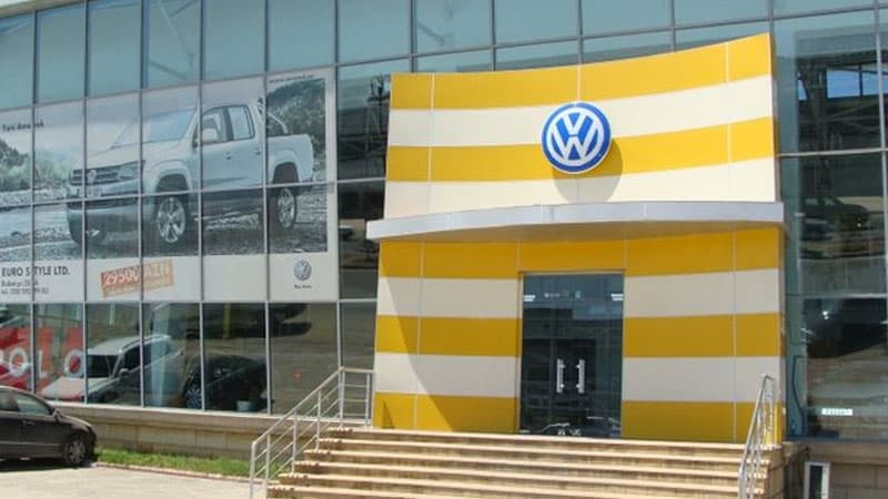 Bir qrup azərbaycanlı "Volkswagen"i məhkəməyə verdi (FOTOLAR)