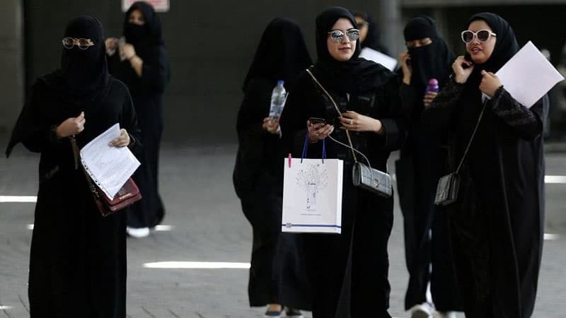 Artıq qadınlar da kişilərlə birgə eyni qapıdan keçə biləcək
