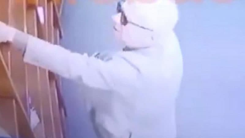 Kitab oğurlayan səfir geri çağırıldı