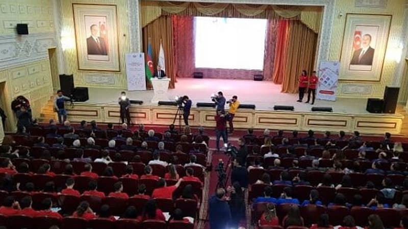 Rəsmilər bir arada: nazir onları fərqləndirdi