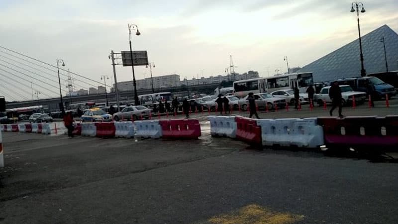 BNA əməkdaşları böyük tıxaca səbəb oldu: İnsanların həyatı təhlükəyə atıldı (FOTO)