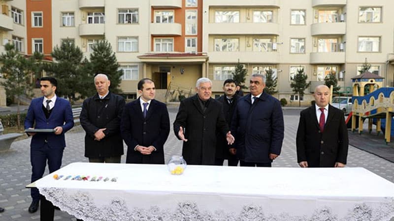 Milli Qəhrəmanın ailəsinə ev verildi (FOTOLAR)