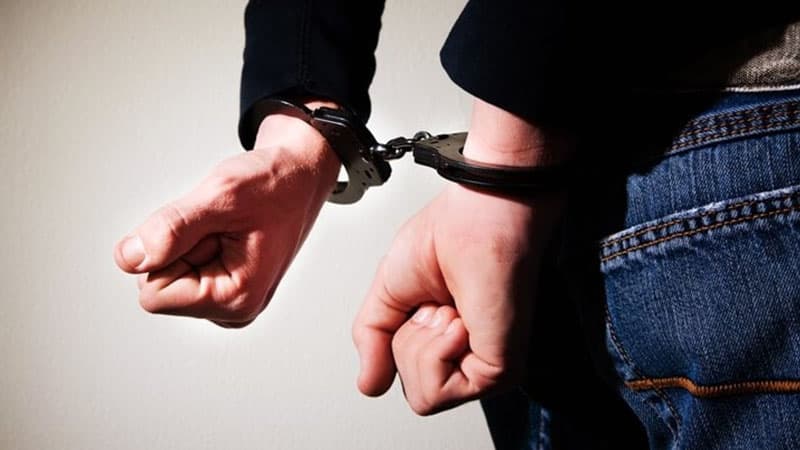 Özünü polis kimi təqdim edərək dələduzluq edən şəxs saxlanıldı