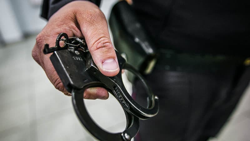 Bakıda film kimi olay: qolunda qandalla xəstəxanadan qaçdı, evə gedib yatdı 