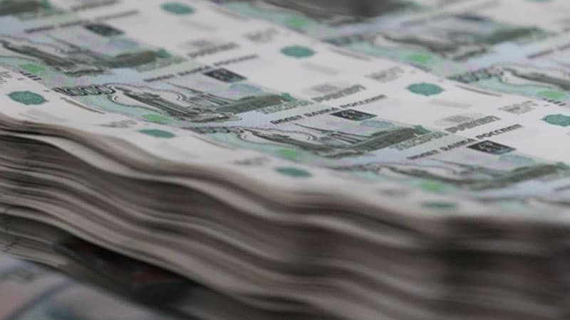 72 yaşlı pensiyaçı yoldan bir milyonluq çanta tapdı və...