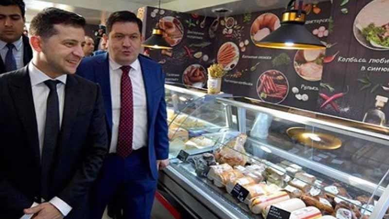 Zelenski Bakıda Ukrayna məhsulları satılan mağazada (FOTO)