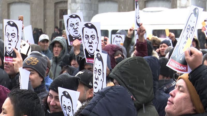 Qırğızstanda yüz minlik mitinqlər başladı: Azad söz...