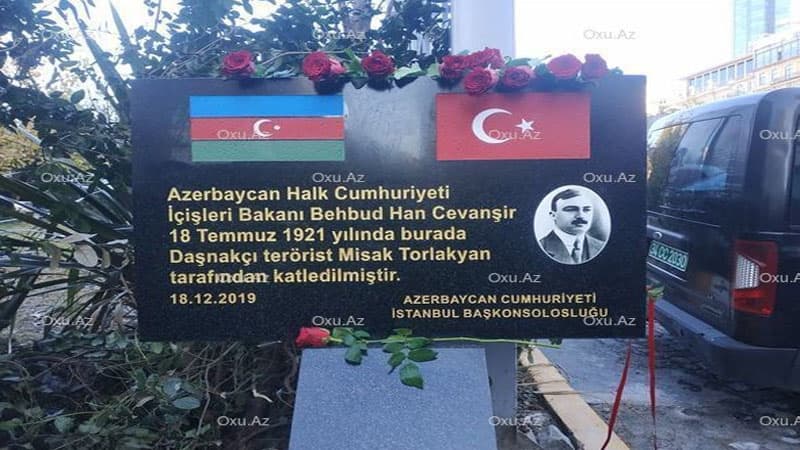 İstanbulda AXC nazirinə abidə qoyuldu (FOTOLR)