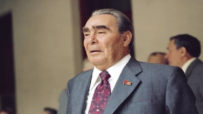 173 avtomobili olan SSRİ rəhbərinin hədiyyə hərisliyi və nəticə...