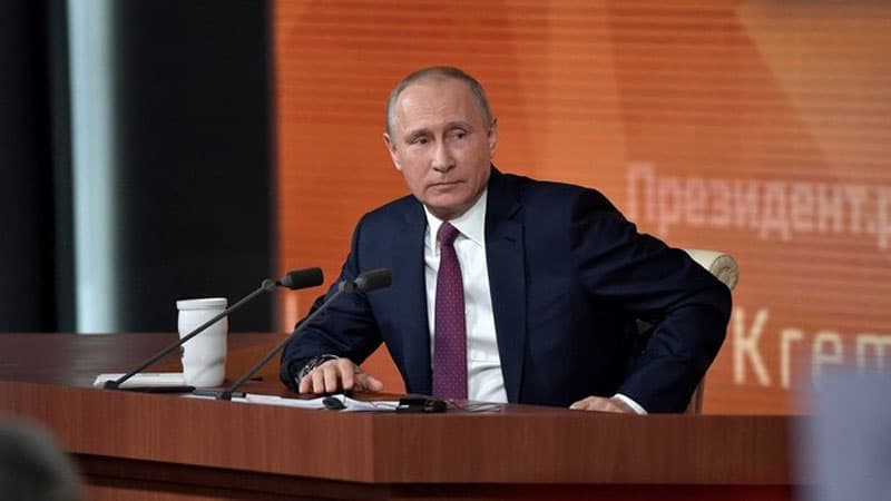 Putin Ukrayna liderini “görkəmli şəxsiyyət” adlandırdı