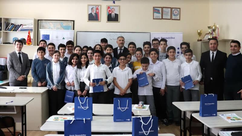 Bank Respublika gənclərin maliyyə savadlılığı təşəbbüsünü dəstəklədi (R)
