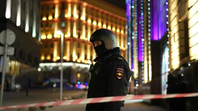 Moskavada FSB binası qarşısında atışma: Bir ölü, beş yaralı (VİDEO)